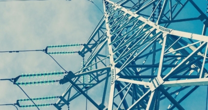 Entenda como é a segurança e prevenção de acidentes em usinas, torres de transmissão, transformadores e medidores