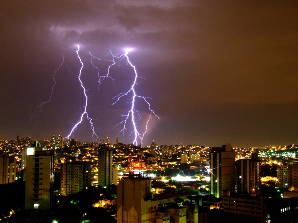 Cemig alerta população sobre cuidados e segurança durante tempestades