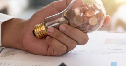 Sistema para gerenciamento de energia elétrica, integrado a serviços de entretenimento e interatividade