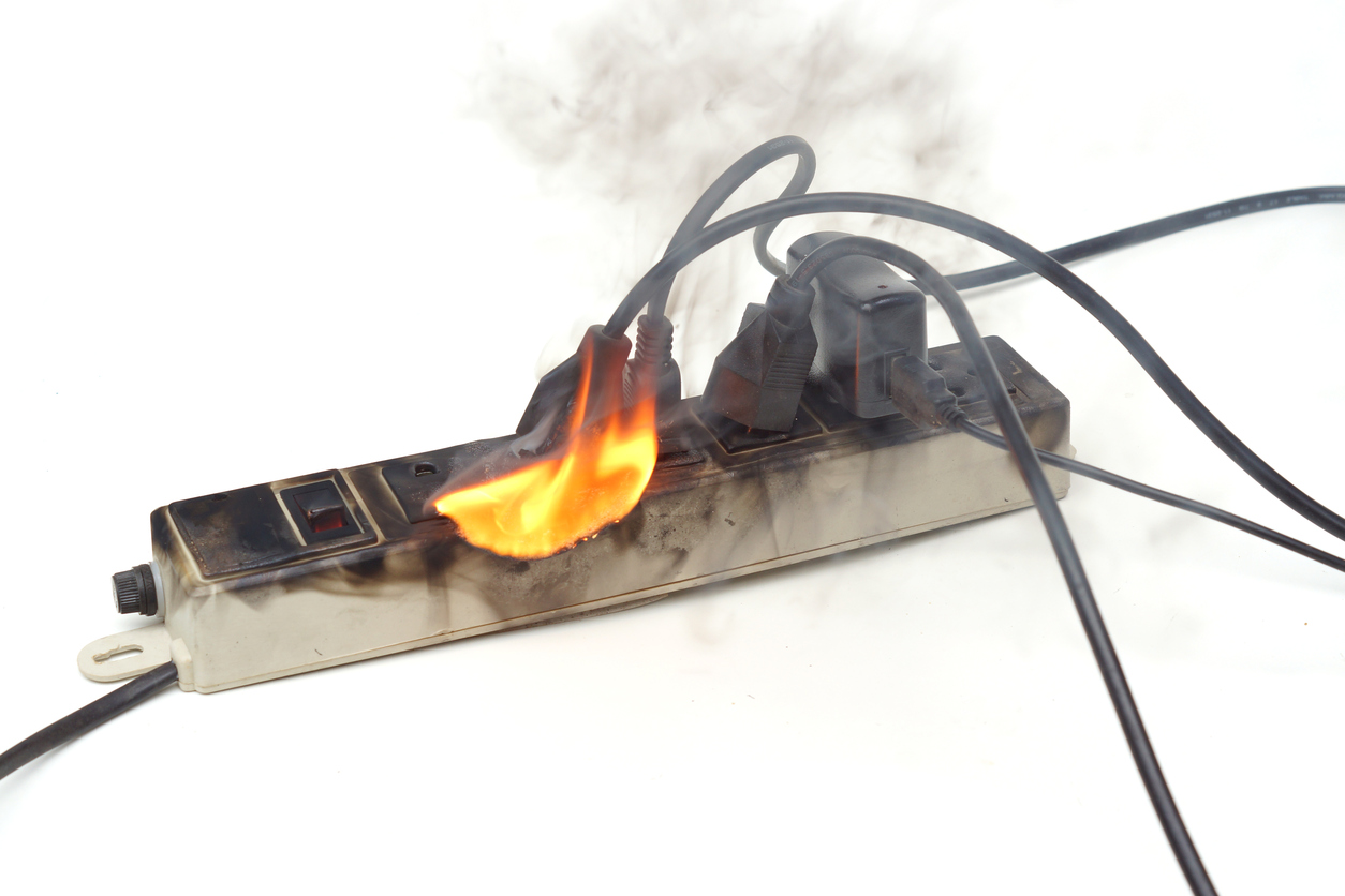 extensão pegando fogo