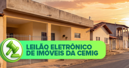 Composição com fotografia de casas residenciais ao fundo. Em primeiro plano, destaca-se um selo com a ilustração 3D de um martelo de leilão e o título 'LEILÃO ELETRÔNICO DE IMÓVEIS DA CEMIG'. 